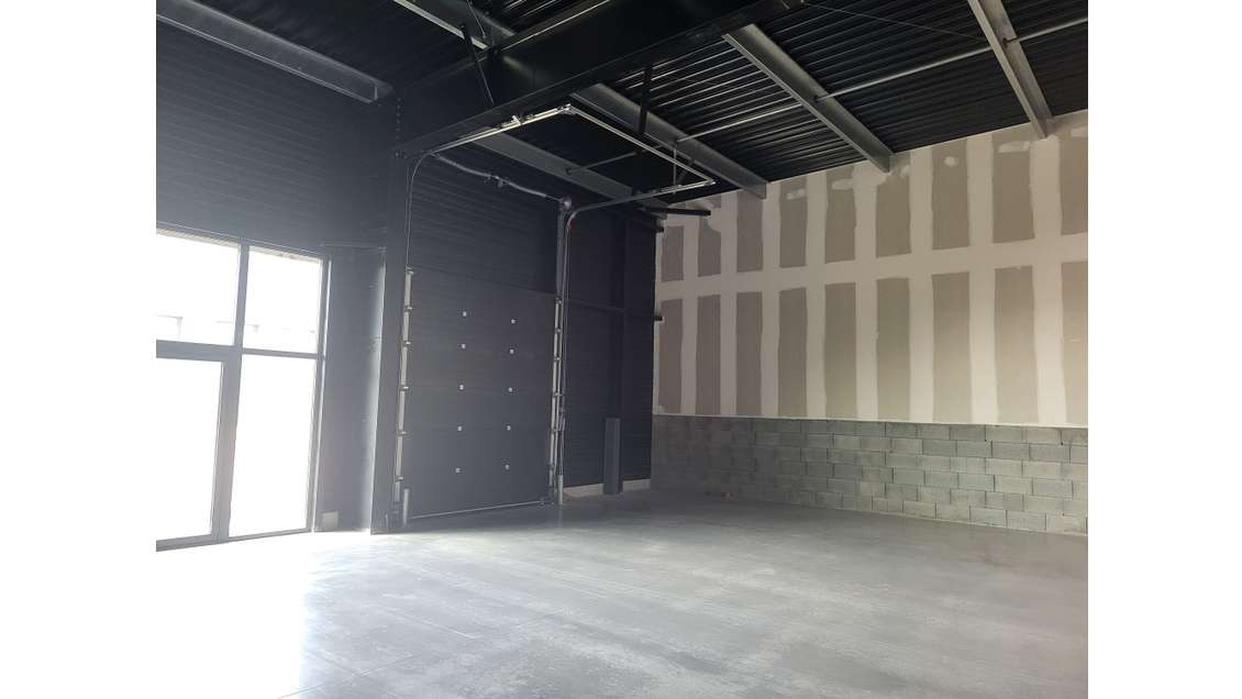 VANNES NORD - Local d'activité de 420 m² environ