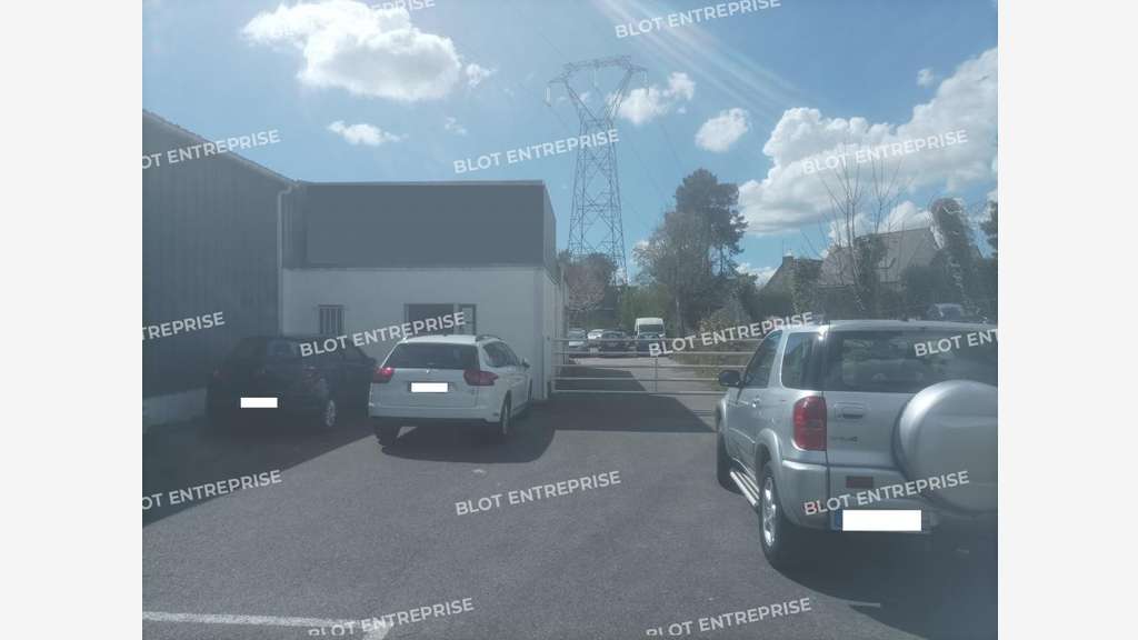 A louer local d'activités de 330m² à Saint Avé
