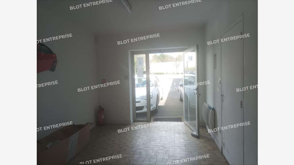 A louer local d'activités de 330m² à Saint Avé