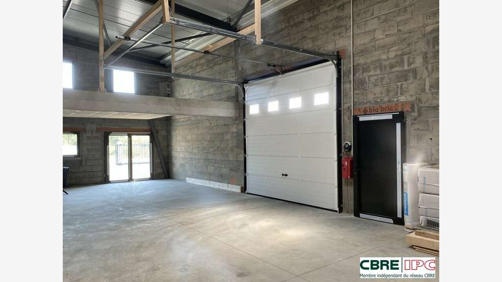 Location local d'activités 145m² ZA de Mamoura