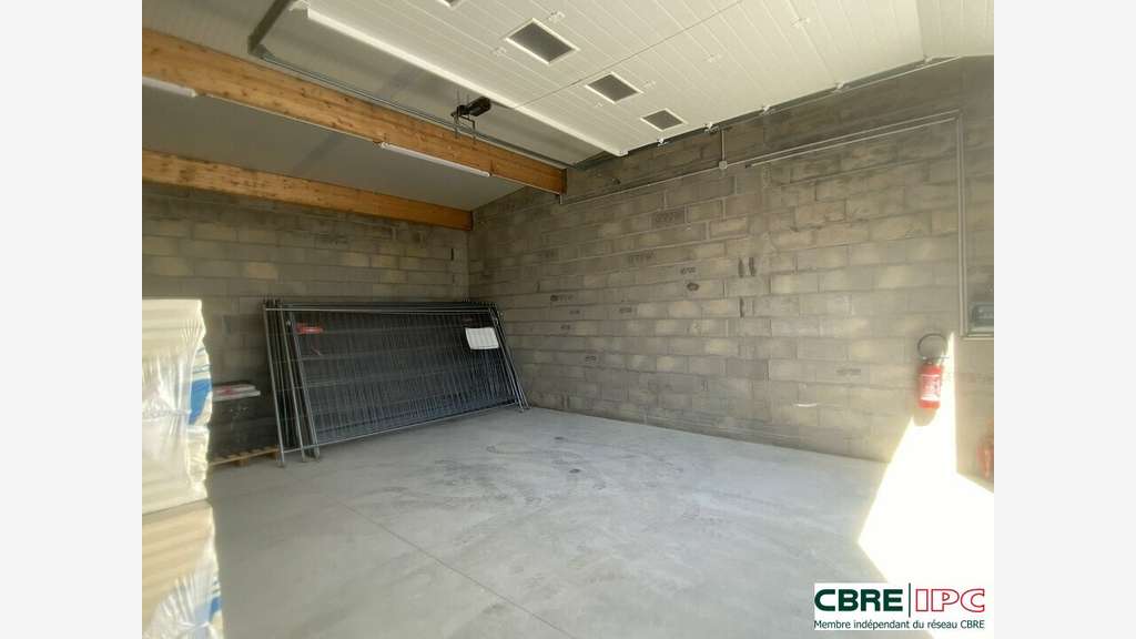 Location local d'activités 145m² ZA de Mamoura