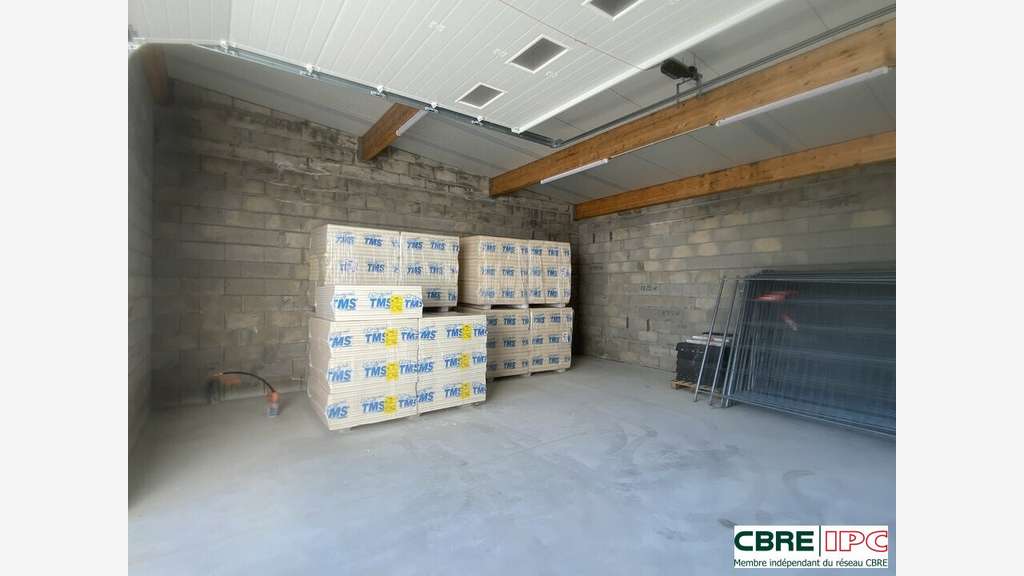 Location local d'activités 145m² ZA de Mamoura