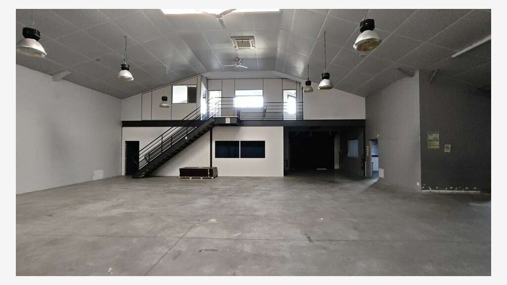 Local 565m² avec showroom à louer à Saint-Baldoph