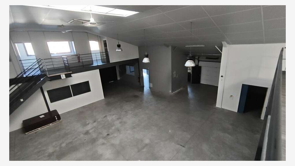 Local 565m² avec showroom à louer à Saint-Baldoph