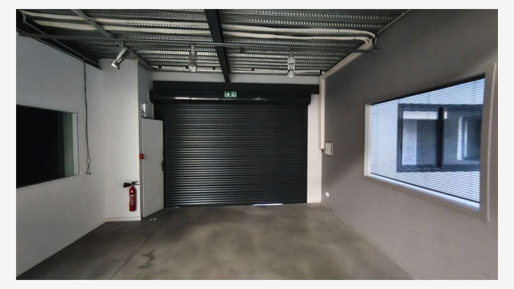 Local 565m² avec showroom à louer à Saint-Baldoph