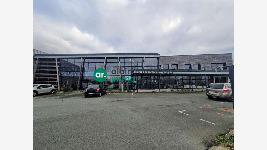 A louer locaux 6000m² St Barthelemy d' Anjou
