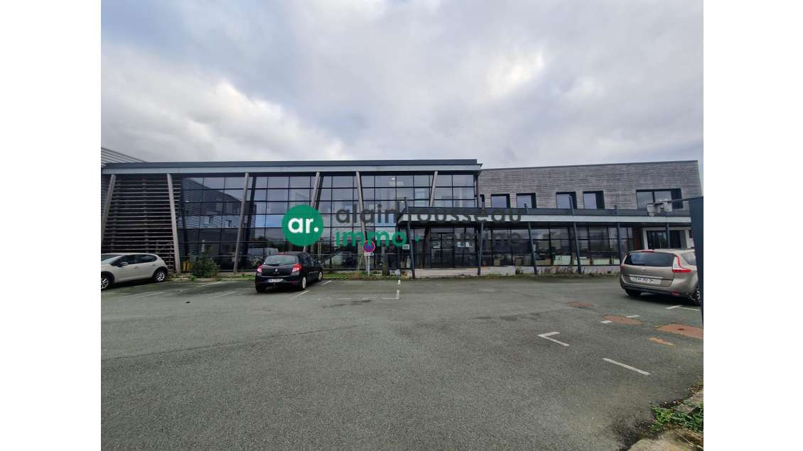 A louer locaux 6000m² St Barthelemy d' Anjou
