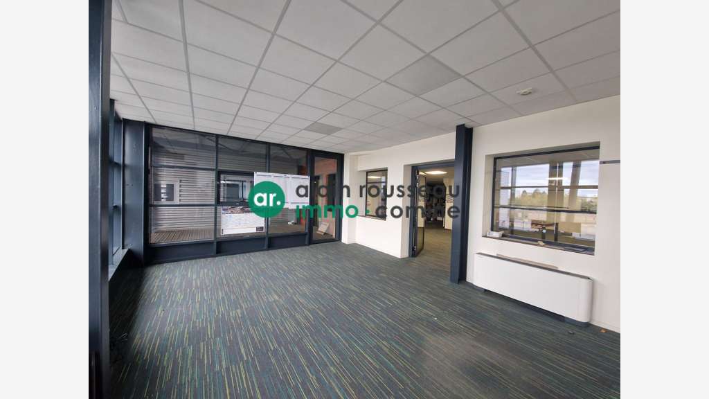 A louer locaux 6000m² St Barthelemy d' Anjou