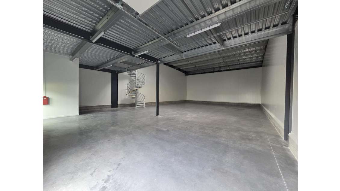Local d'activité 334m² à louer sur Angers Est