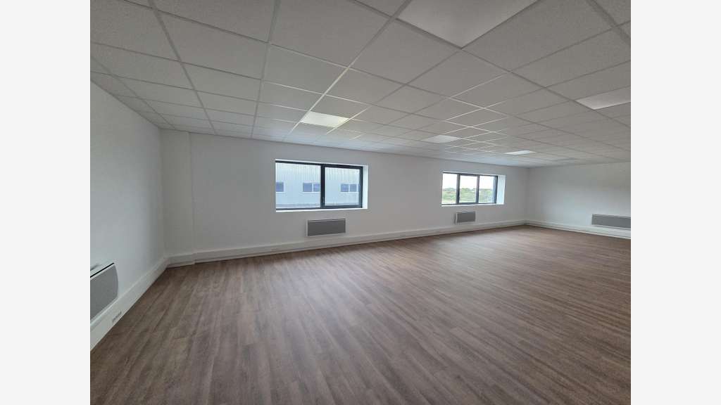 Local d'activité 334m² à louer sur Angers Est