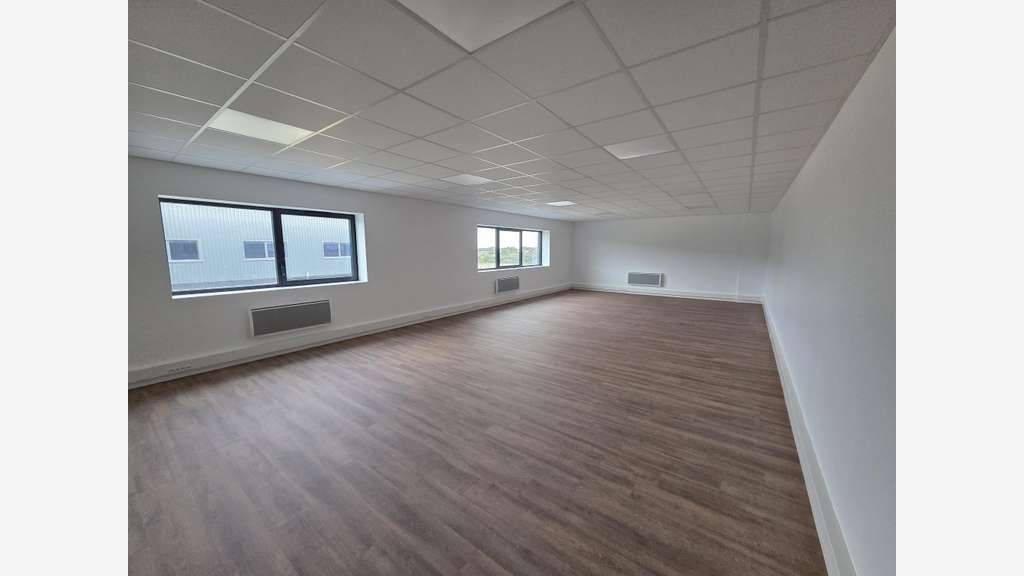 Cellule d'activité neuve 523m² à louer Angers Est