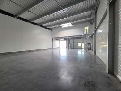 Cellule d'activité neuve 523m² à louer Angers Est