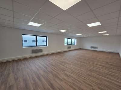Local d'activité neuf 312m² à louer à Angers Est