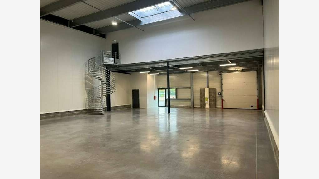 Loue local d'activité 7645m² St-Barthélemy-d'Anjou