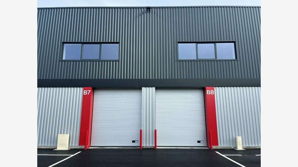 Loue local d'activité 7645m² St-Barthélemy-d'Anjou