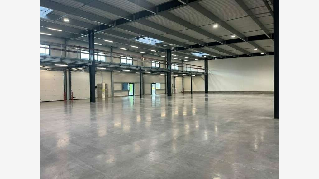 Loue local d'activité 7645m² St-Barthélemy-d'Anjou