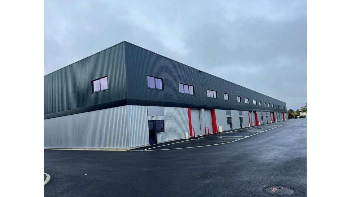 Loue local d'activité 7645m² St-Barthélemy-d'Anjou