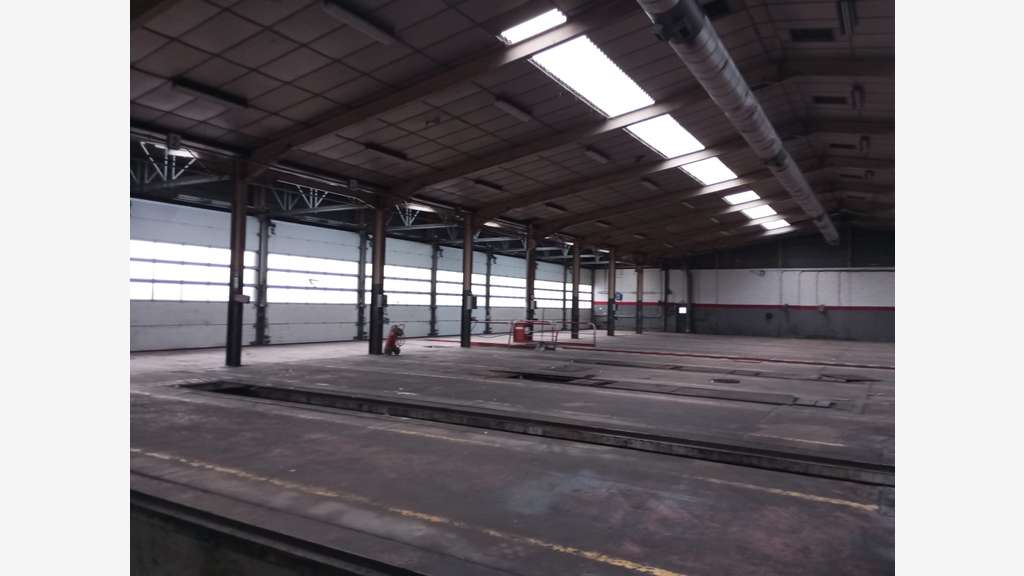 Locaux d'activité 2000m² à louer ZI Angers