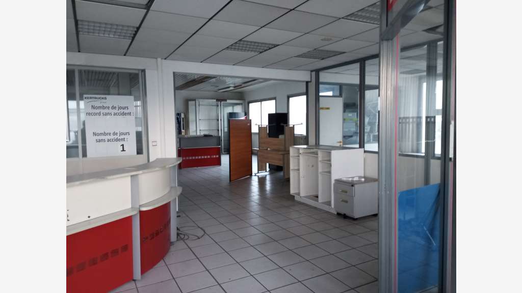 Locaux d'activité 2000m² à louer ZI Angers