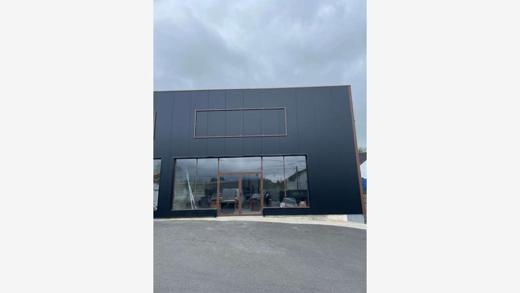 A louer cellule commerciale 108m² à St-Berthevin