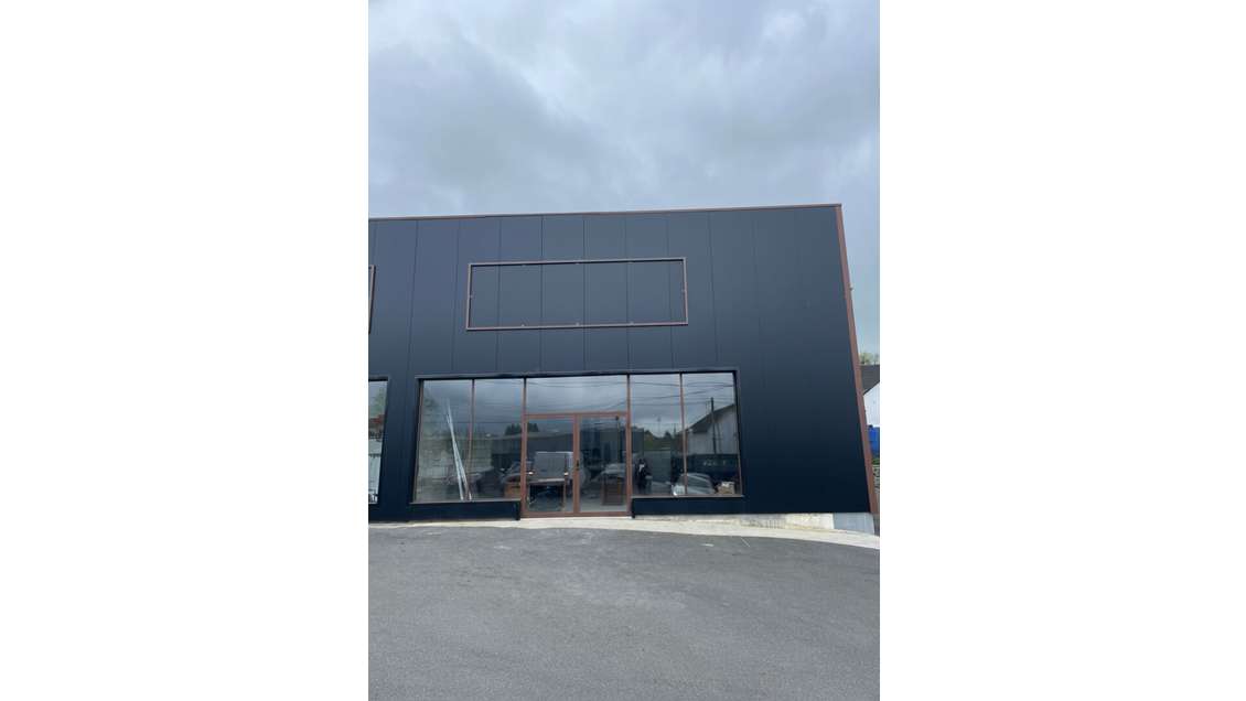 A LOUER - Cellule commerciale 108 m² -