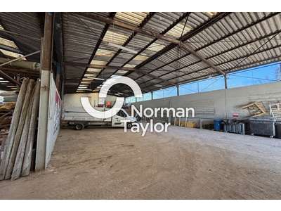 Location Locaux d'activités - Entrepôts à Saint-Brès