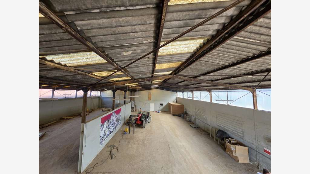 ENTREPÔT 1 000 m² + 4 000 m² DE STOCKAGE EXTÉRIEUR