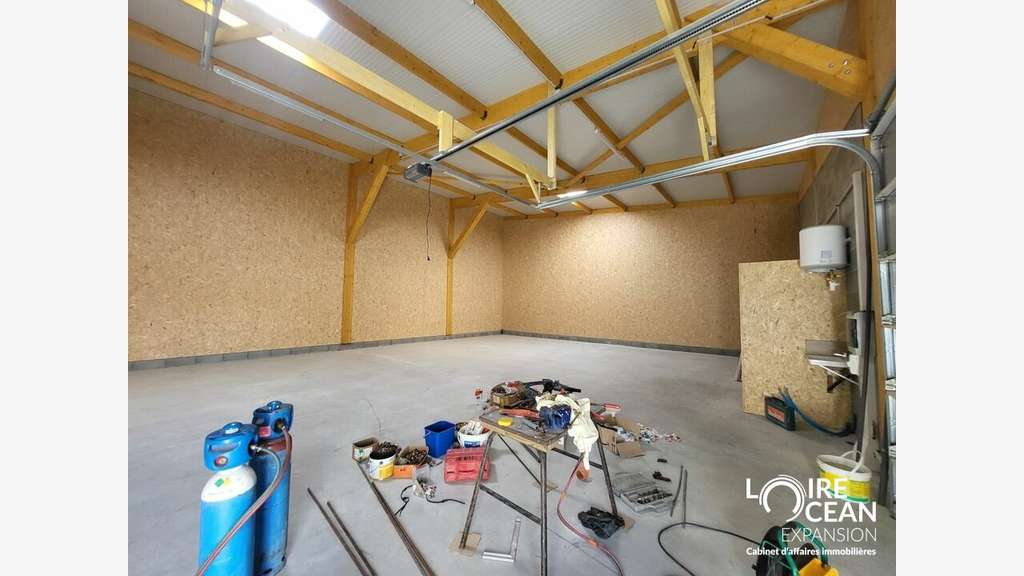 A louer locaux 166m² St-Brévin zone de la Guerche