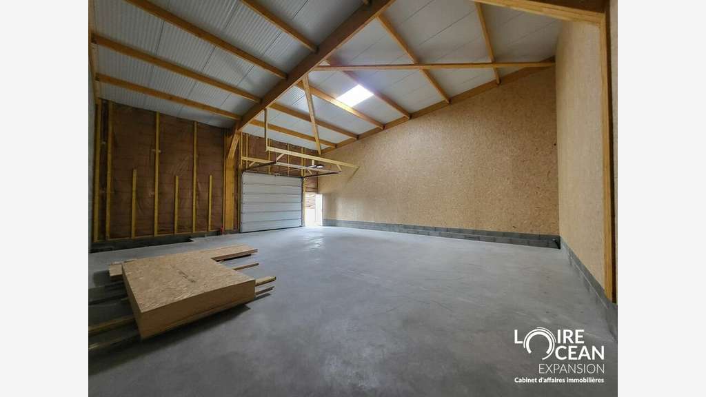 A louer locaux 166m² St-Brévin zone de la Guerche