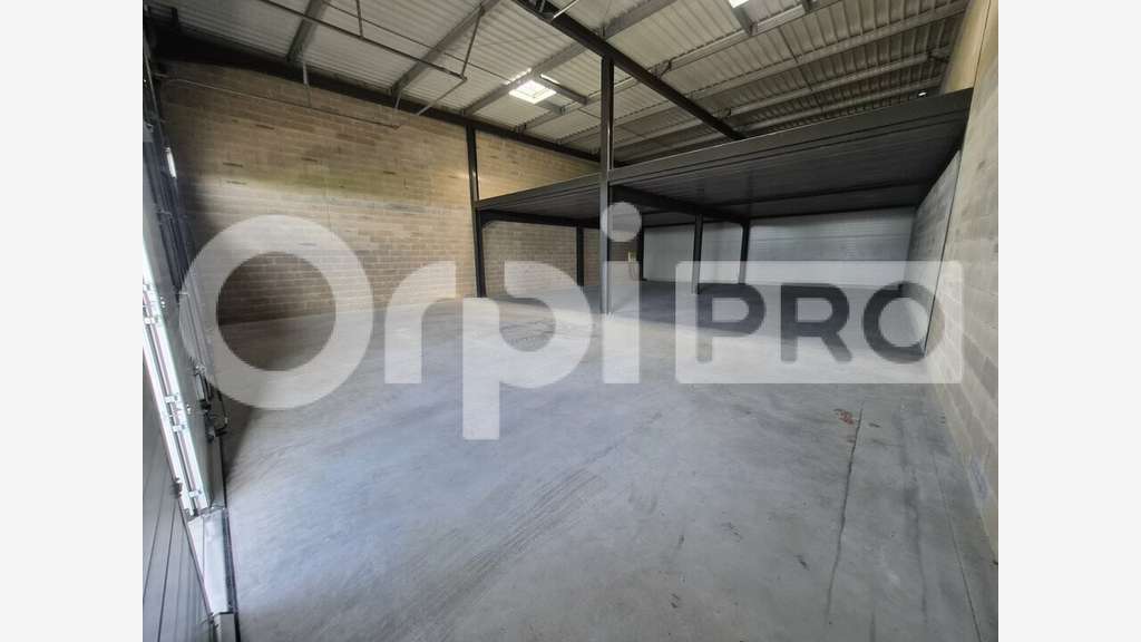 Local d'activité 371m² à louer St-Brice-Courcelles
