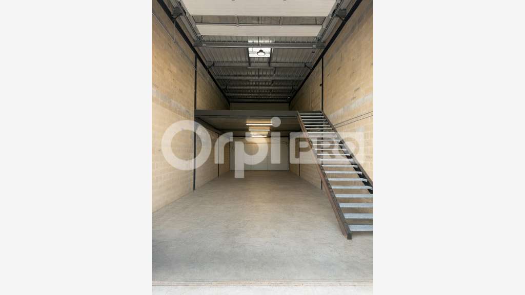 Loue local d'activité 113m² Saint-Brice-Courcelles