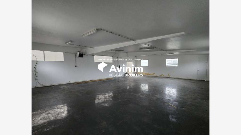 A louer activités stockage 473m² à Saint-Brice