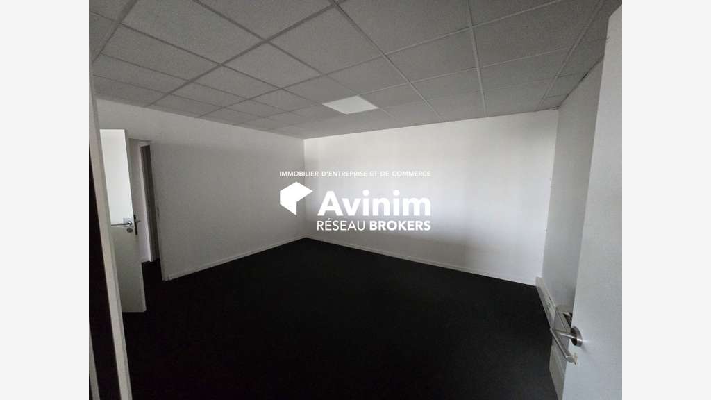 A louer local de 355m² à St Brice sous Forêt (95)