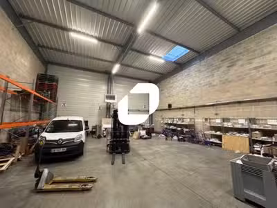 Au coeur de la zone d'activité de Saint Brice sous