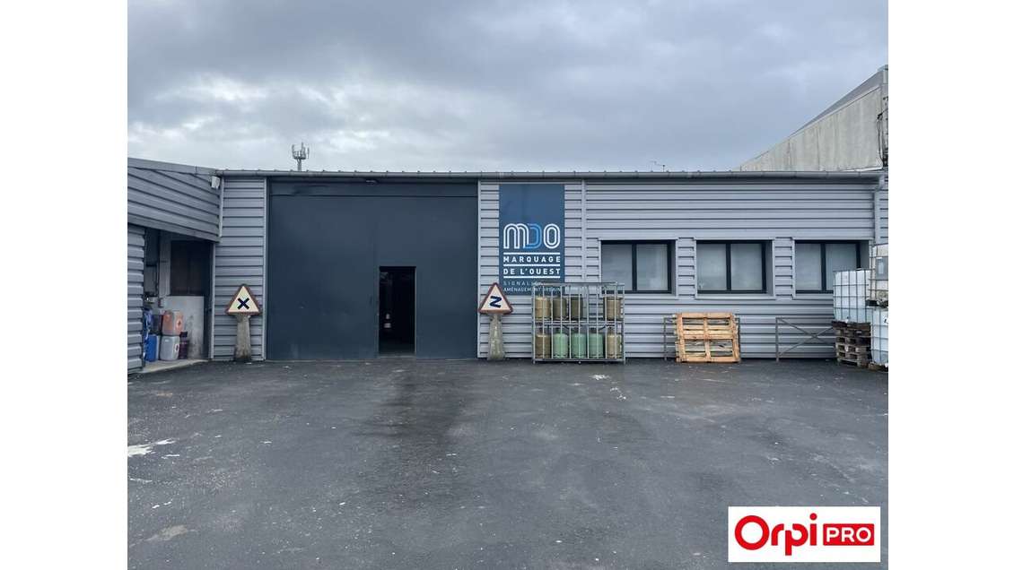 Local d'activité 420m² avec bureaux à Saint-Brieuc