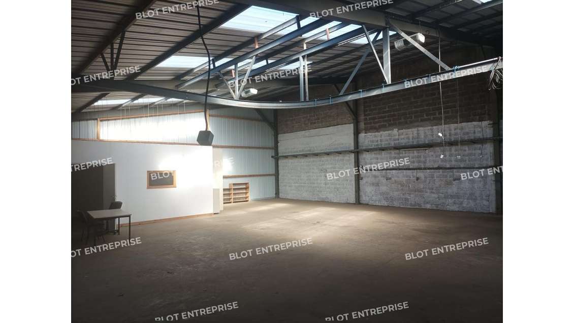 A louer local 270m² sur axe passant à St Brieuc