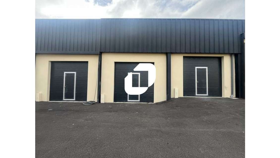 A louer Local d'activité 126m² Saint cheron