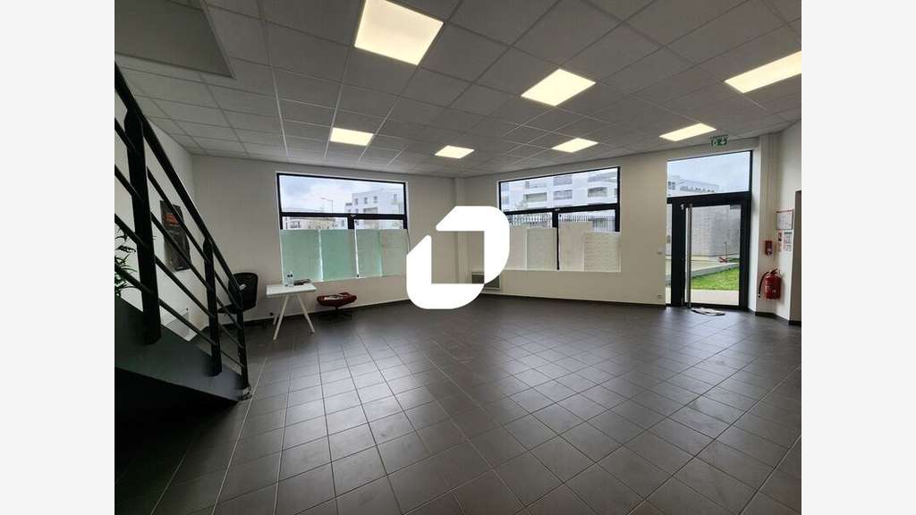 A louer Local d'activité 412m² Saint cyr l'ecole