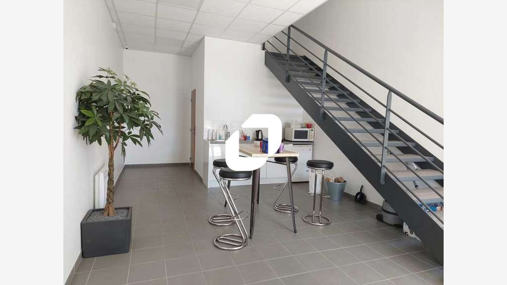 A louer Local d'activité 293m² Saint cyr l'ecole