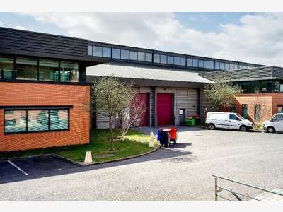 Lot d'activité 714m² à louer à Saint-Denis