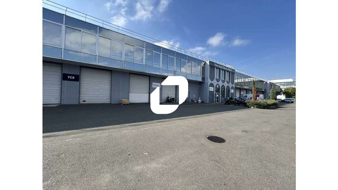 A louer Local d'activité 1077m² Saint denis