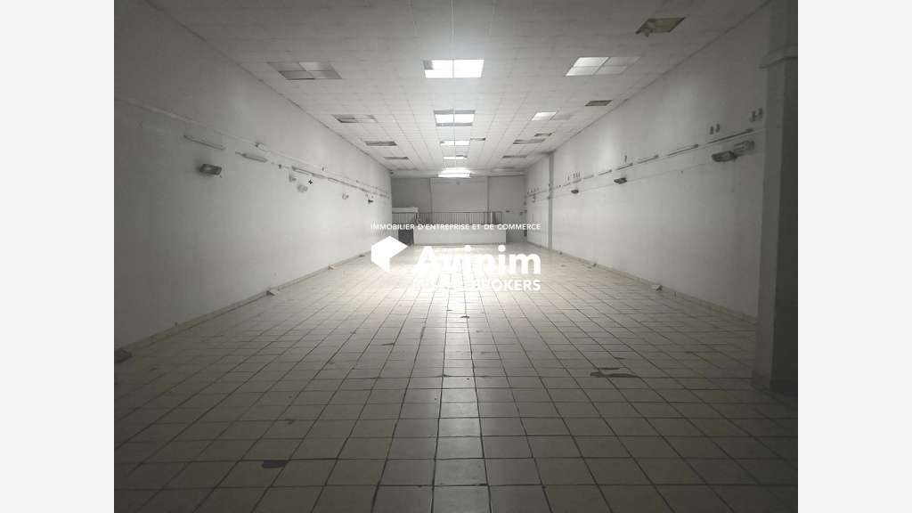 A louer local activités 853m² à Saint-Denis
