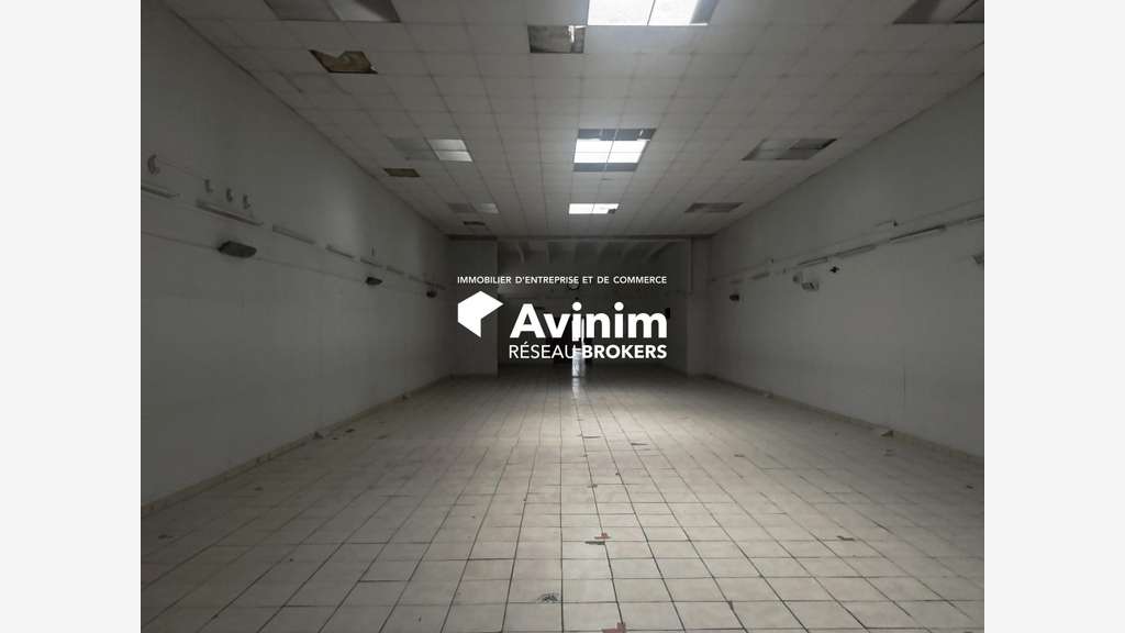A louer local activités 853m² à Saint-Denis