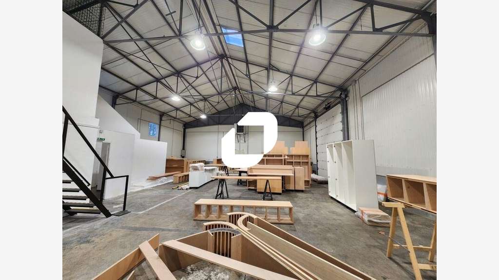 A louer Local d'activité 1030m² Saint denis