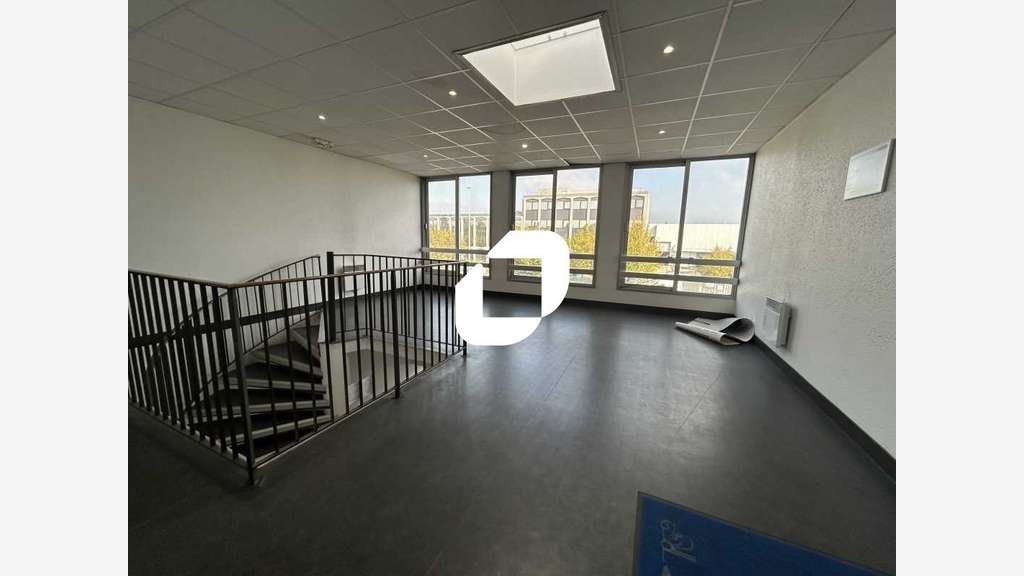 A louer Local d'activité 1077m² Saint denis