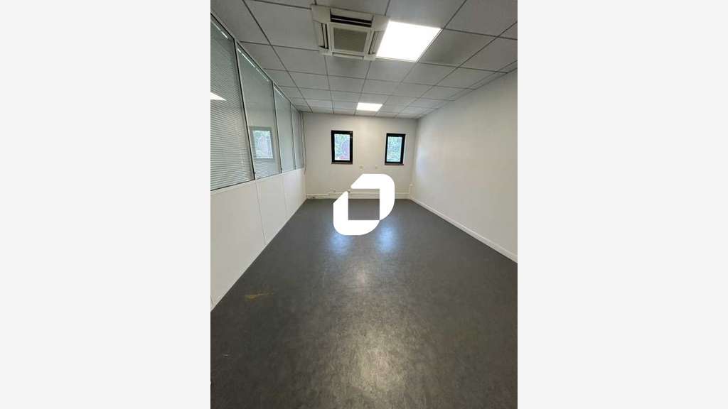 A louer Local d'activité 714m² Saint denis