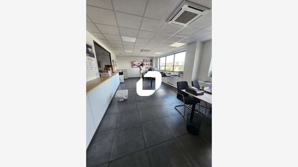 A louer Local d'activité 1050m² Saint denis