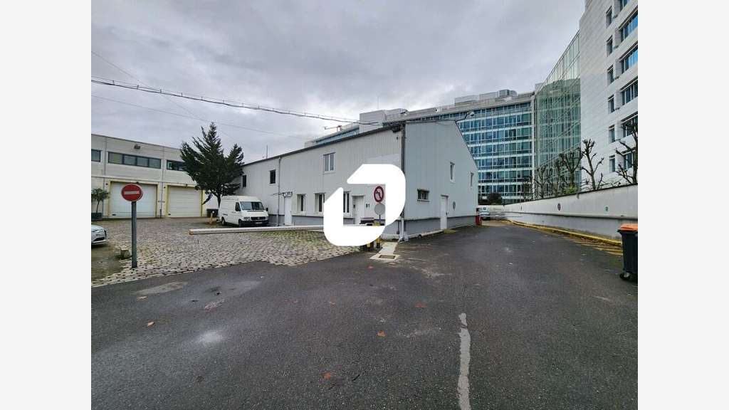 A louer Local d'activité 1030m² Saint denis