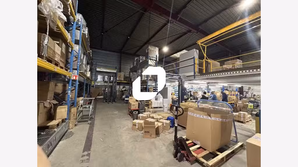 A louer Local d'activité 1077m² Saint denis