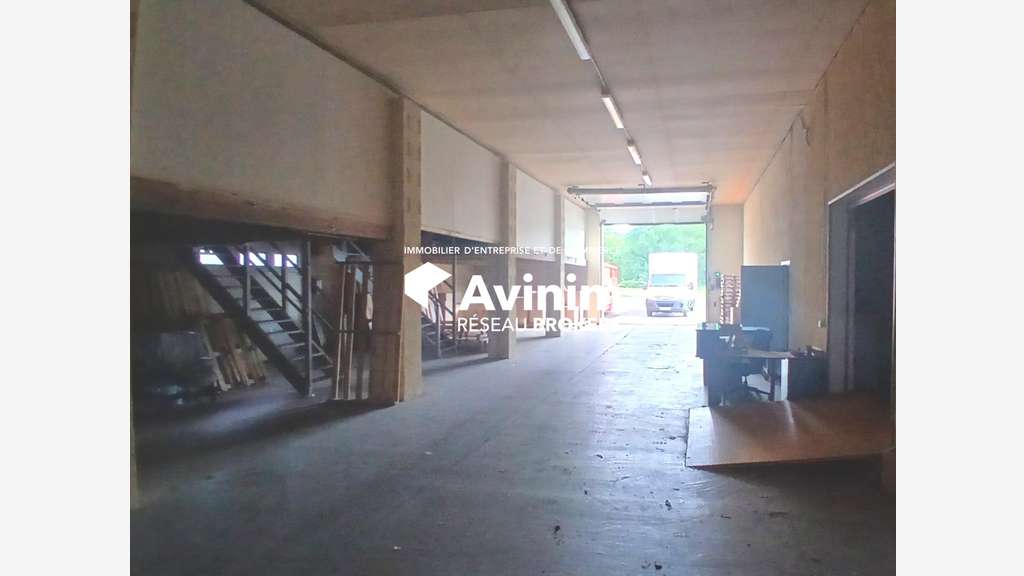 Local 650m² à louer à St Denis de l'Hôtel